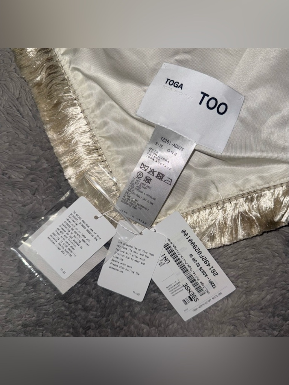 TOGA ARCHIVES PULLA FRINGE SCARF IN OFF WHITE - Picture 4 of 10